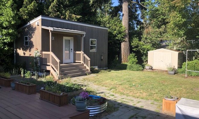 Northgate Cabin | Cute, Cozy Mother-in-Law Cabin near Northgate Transit Station - 30+ days