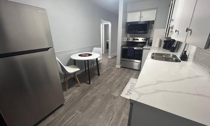 Highland Park House | Cute Highland Park (Unit B Upper)