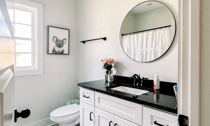 Auburn House | Cute House .5 miles from Auburn University with Porch Swing and Grill