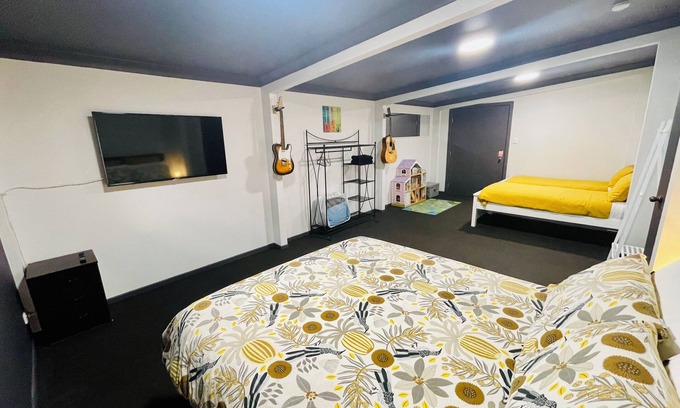 Kuluin Apartment | Cute little Ex-Recording studio turned guesthouse. Central & family friendly!