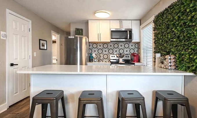 Westport Condo | Cute Midtown 1 Bedroom