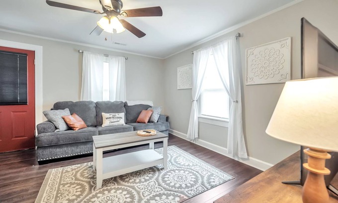 Murfreesboro House | Cute Modern Townhouse Close to MTSU, Parks & Downtown: Large Master & Coffee Bar