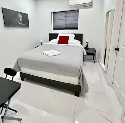 West Little Havana House | Cute Private Room - Close to airport & Free parking 01