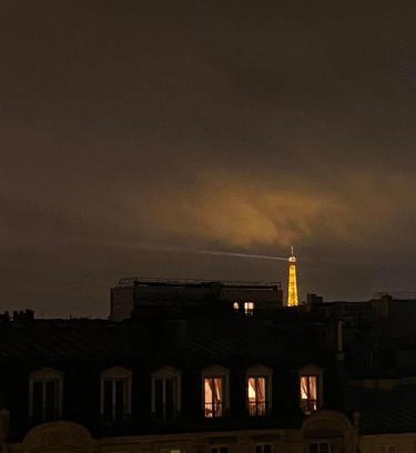Neuilly-sur-Seine Apartment | Cute Studio near Arc de Triumph with Eiffeltower view
