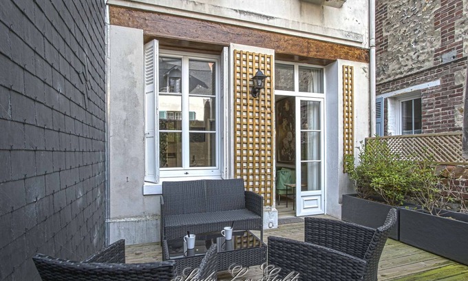 Honfleur Apartment | Cute studio on GF w/bed & private terrace hyper quiet & central - Studio Les Galets ★
