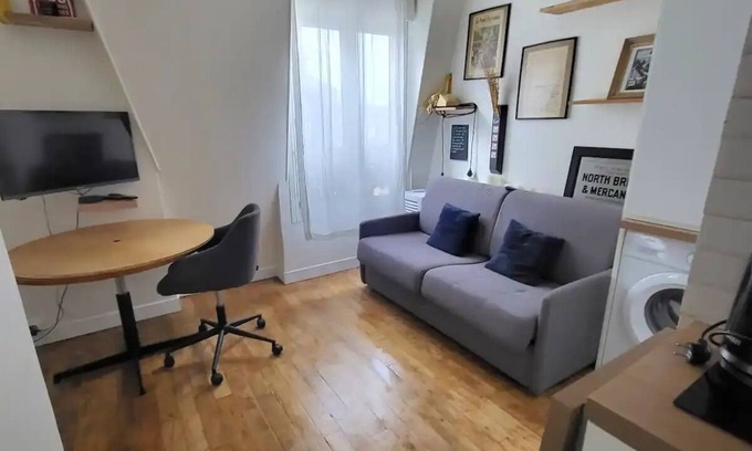 Quartier Saint-Ambroise Apartment | Cute studio with a view Paris Saint Ambroise