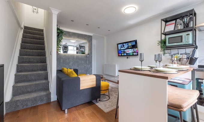 Woolwich House | Cute & Stylish 2 Bed House 10 Mins to Woolwich DLR