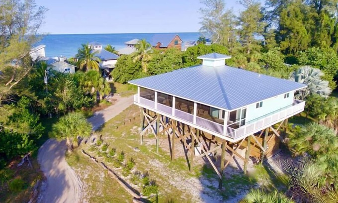 Placida House | Cuttlefish Cottage: Beautiful home with great beach views!