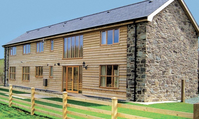 Newtown Cottage | Cwm Corn Barn - HW7662