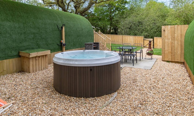 St. Florence Cabin | Cwtch Luxury Glamping Pod