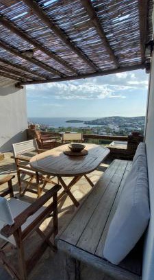 Mpatsi House | Cycladic house with a view