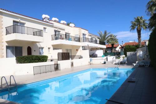 Paphos Apartment | Cyking 2 bed Apartment with pool & 10 min to beach