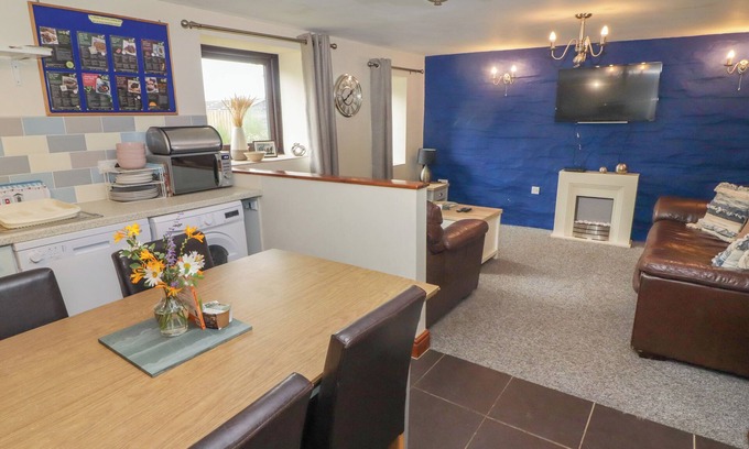 Boncath Cottage | CYSGOD Y LLAN, pet friendly, luxury holiday cottage in Crymych