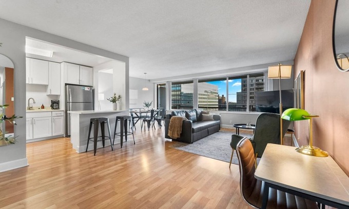 Crystal City Apartment | D.C. Luxury perfect for families, professionals