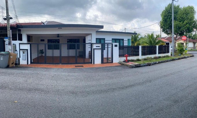 Port Dickson House | D Gumbira Homestay Musleem Only