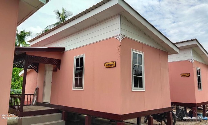 Kampung Tanjong Buloh Ski Chalet | D'Impian Kasih Buloh In
