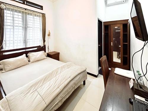 Malang Hotel | D Maktab Syariah Mitra RedDoorz Malang