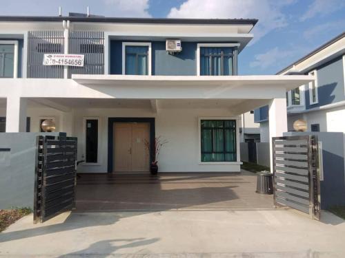 Gua House | D'rose Homestay Kluang