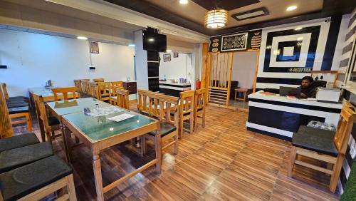 Kargil Hotel | D ROYAL LADAKH Hotel & Restaurant