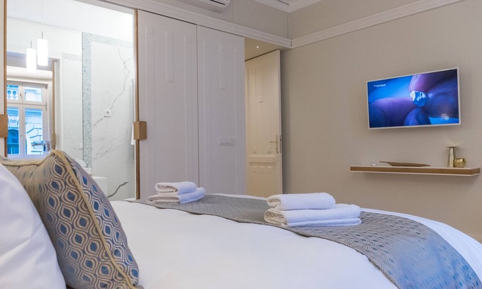 Erzsebetvaros Apartment | d30 butiq suite WiFi, AC, 2 BR, 2 BA on 75 sqm in the Old Jewish Quarter