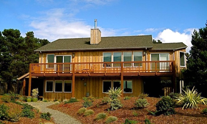 Bandon House | Dacha , a beautiful two story home with a direct ocean view.