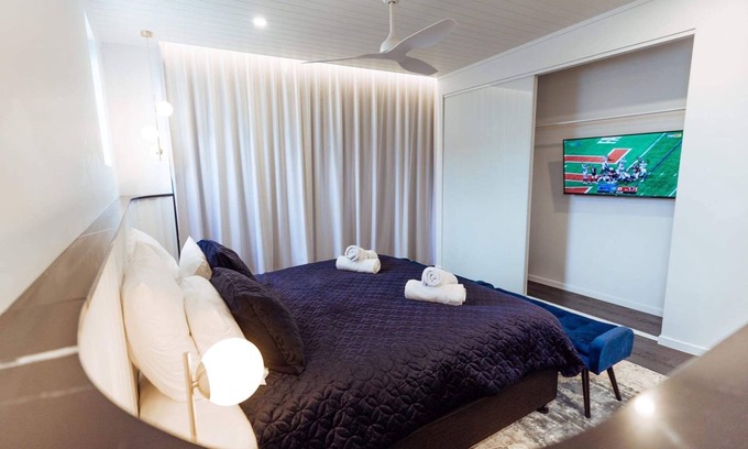 Nelly Bay House | ! Dacha on Maggie No#2, Unrivaled Island Luxury