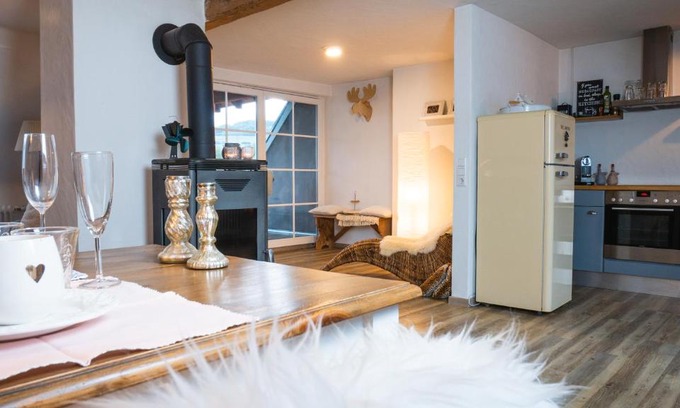Uehlingen-Birkendorf Apartment | Dachwohnung mit Ofen und Freisitz