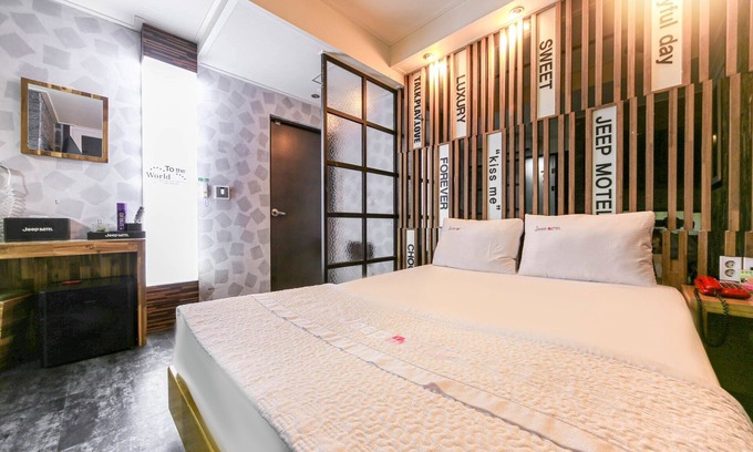 Seongnae-dong Hotel | Daegu Dongseongno Jeep
