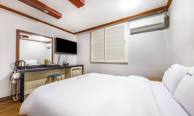 Jung-gu Hotel | Daejeon Daesa Lake