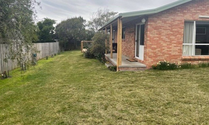 Bicheno House | Daffodil Cottage - Bicheno - 2 Bedroom Holiday House