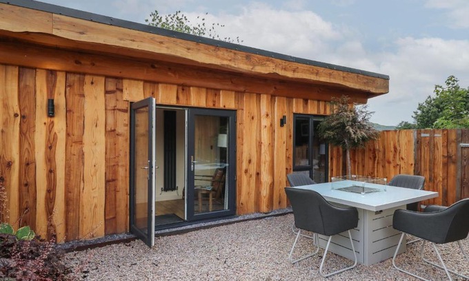 Llangadfan House | Daffodil