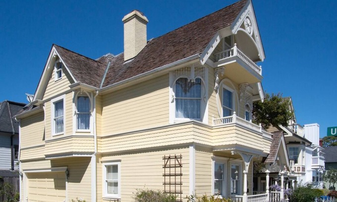 Pacific Grove House | Daffodil House - Pacific Grove House - Block to the Beach