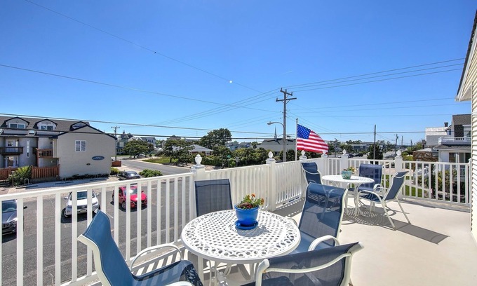 Beach Haven Condo | Daily rentals AND only 140' to the beach
