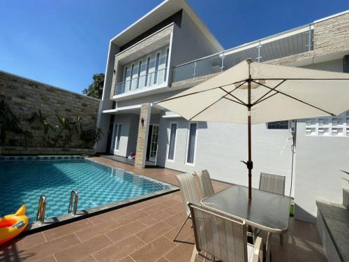 Sidomulyo Villa | Daisha Villa - Batu (Private Pool)