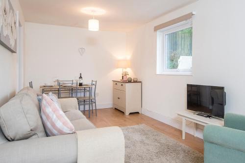 Whitland House | Daisy Cottage