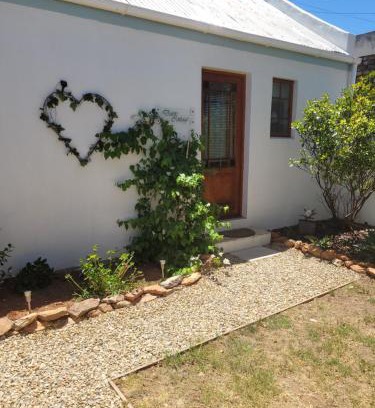 Robertson Apartment | Daisy cottage