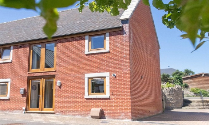 Swanage Cottage | Daisy's - a fully managed saturday that sleeps 6 guests in 3 bedrooms