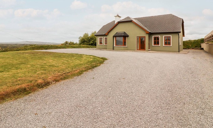 Banna House | DAISY'S COTTAGE, pet friendly in Listowel, County Kerry