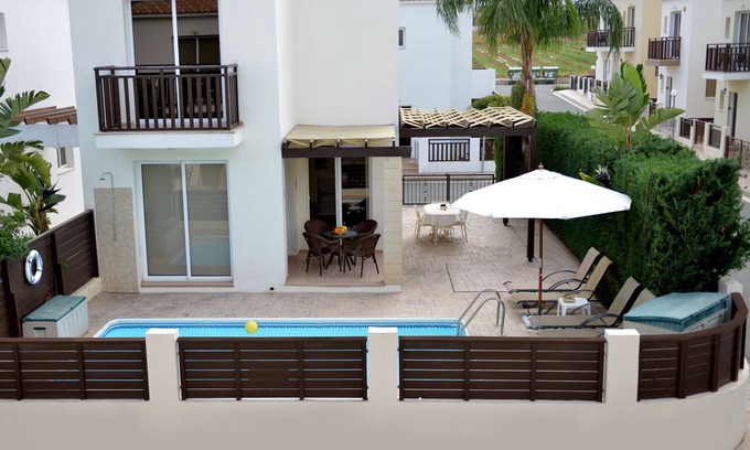 Pernera Villa | Daisy Villa - 2 bed villa, private pool, wifi, air-con,near Pernera & beach