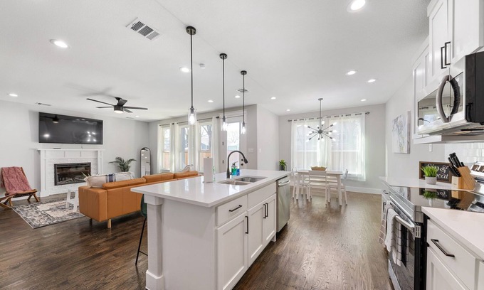 West Dallas House | Dallas Luxury New Build - Near Downtown