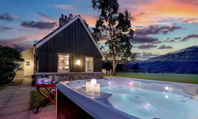 Lochearnhead Cottage | Dalveich Cottage w/hot tub & stunning views