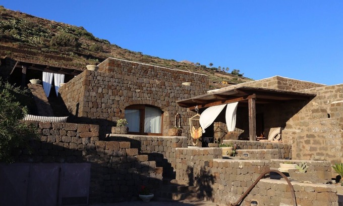 Scauri Siculo House | Dammuso of the capers - Terraces of Zighidi