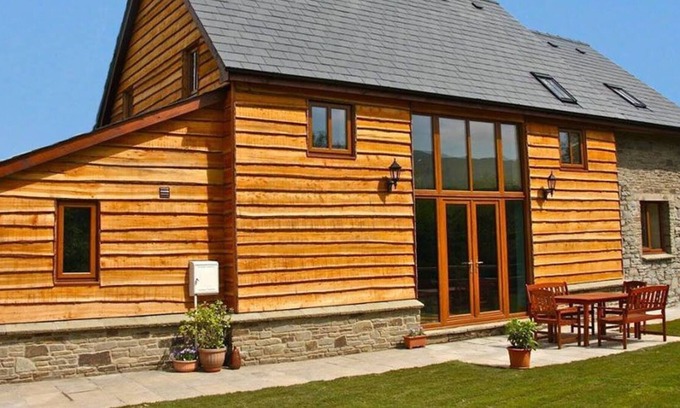 Builth Wells Ski Chalet | Dan yr Eglwys in Builth Wells