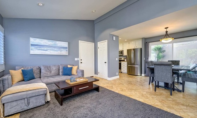 Dana Point Apartment | Dana Stands: Ocean-Side Getaway Walk to Beach + Pool/Hot Tub Access
