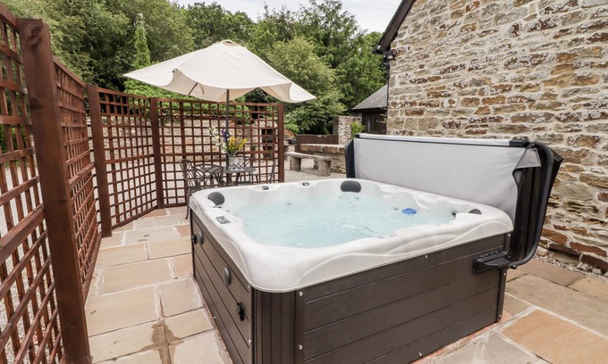 Coleford Cottage | DANBY LODGE, pet friendly, with hot tub in Coleford