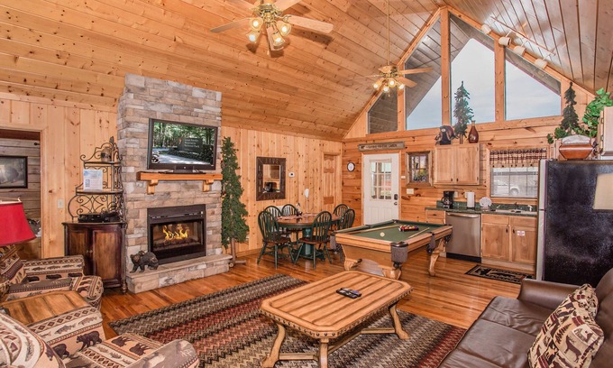 Sevierville Cabin | Dancing Bears Den: Mountain View, near Dollywood and Attractions, Resort Swimming Pool, Hot Tub, etc