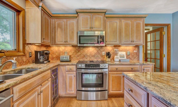 Moneta House | DANCING WATER- OPEN TO BOOK 2025!