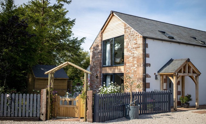 Carlisle Cottage | Dandelion Cottage with hot tub, Dalston, Carlisle, Lakes, Hadrian's Wall, Lake
