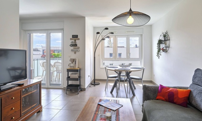 Neudorf Ouest Apartment | Dans les étoiles - 2 bedroom with free parking near to the city center