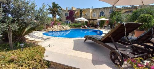 Kercem House | Dar Ta' Xmun - idyllic farmhouse with pool, garden, seaview & sunset
